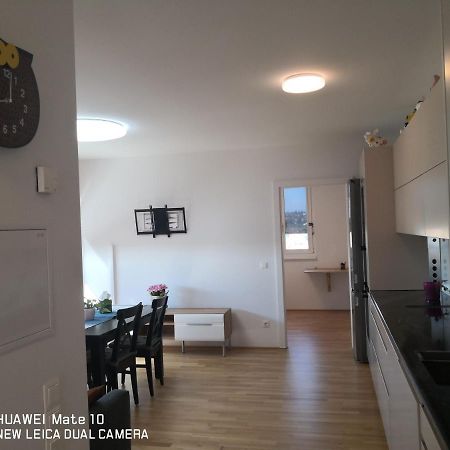 Modern Apartment Bei U Bahn Simmering Wenen Buitenkant foto