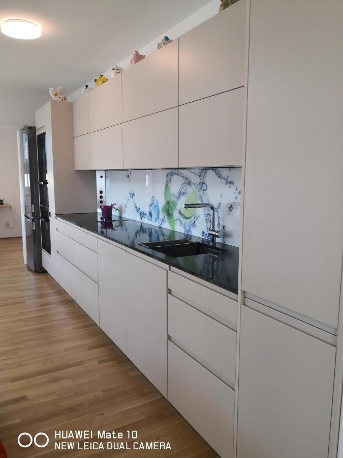 Modern Apartment Bei U Bahn Simmering Wenen Buitenkant foto