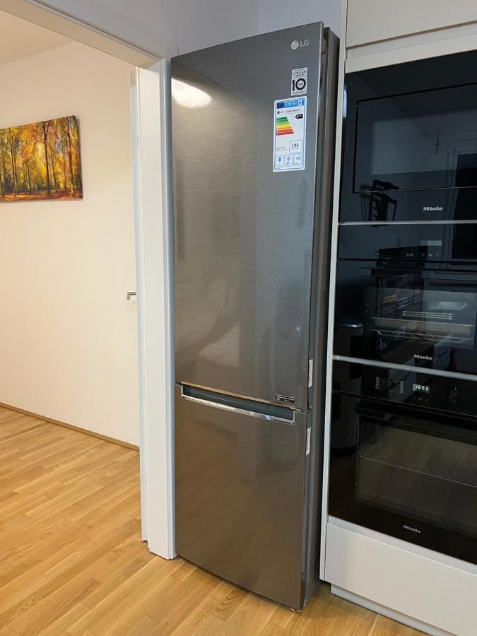 Modern Apartment Bei U Bahn Simmering Wenen Buitenkant foto