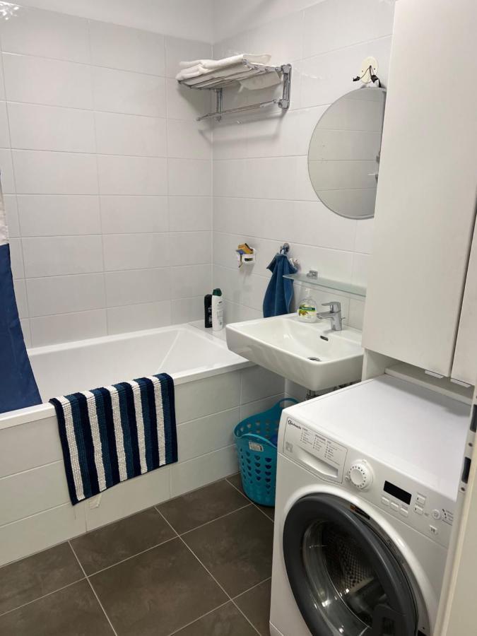Modern Apartment Bei U Bahn Simmering Wenen Buitenkant foto